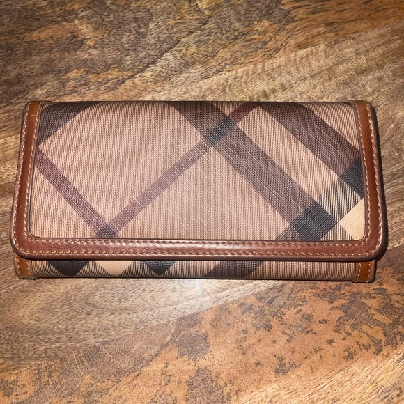 BURBERRY Checked Continental Wallet - Picture 2 of 7